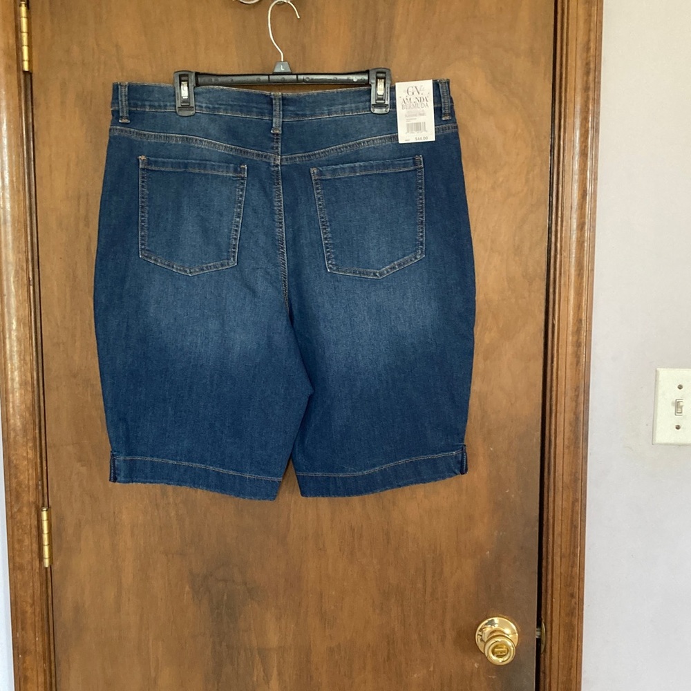 Gloria Vanderbilt Amanda Bermuda with built in slimming panel with stretch 18 - Picture 9 of 17